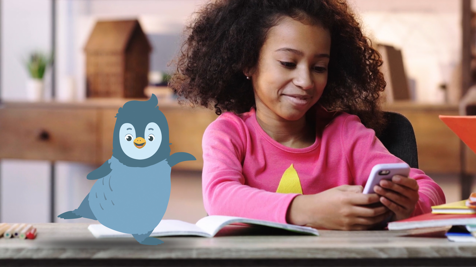 Ein Mädchen sitzt am Tisch und tippt in ihr Handy. Links daneben ist ein illustrierter, tanzender Pinguin auf dem Tisch. Thumbnail eines Werbvideos für die sofatutor GmbH.